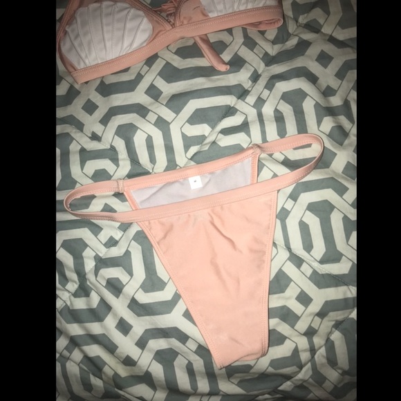 Pink shell bikini set - Picture 3 of 4